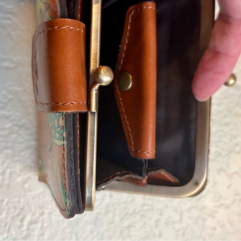 SOLD Patricia Nash 🦋 Iberia Leather Bifold Wallet in Tan Birds of Paradise NWT - Picture 4 of 7